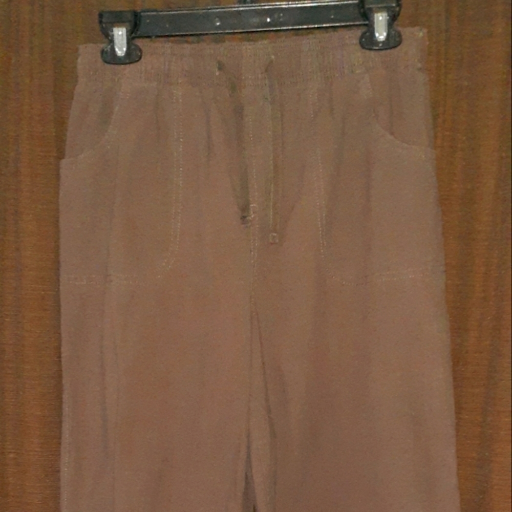 Gloria Vanderbilt casuals capris